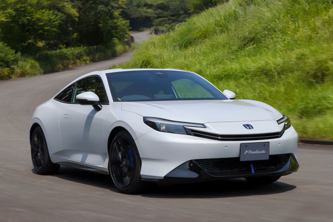 ボディカラーはムーンリットホワイトパールが圧倒的な人気という。