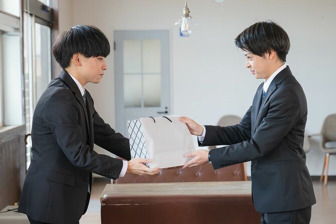 手土産の受け渡し