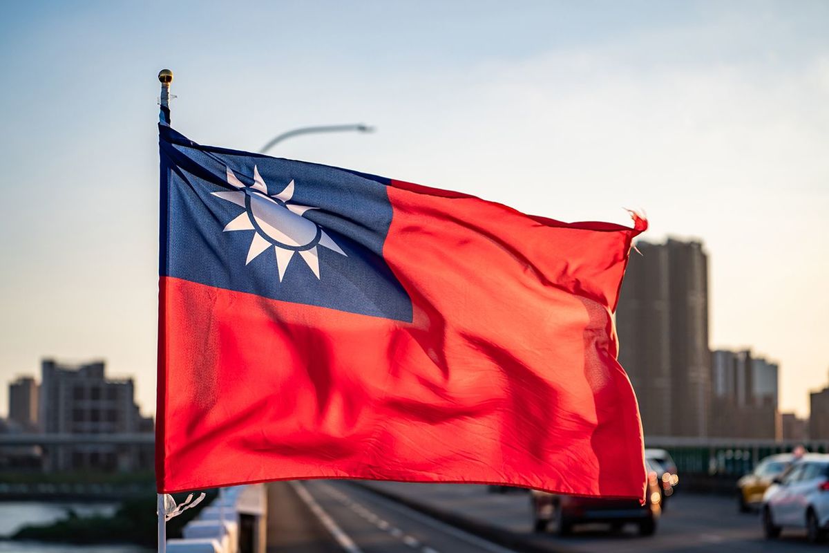 台湾国旗モックアップが風のストック写真にひらひら