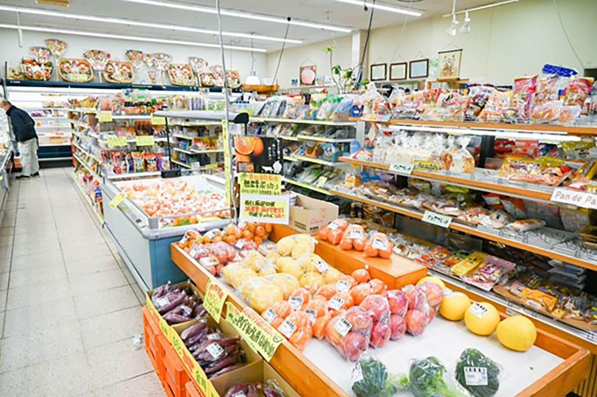 店内の雰囲気は普通の田舎町の商店