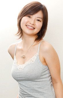 <strong>吉野紗香</strong>●1982年、東京都生まれ。95年、「幻の光」で女優デビュー。その後ドラマ、CMなどで活躍し、チャイドルブームの火付け役となる。現在は、ドラマ、映画、舞台など幅広く活躍中。公式ブログ http://ameblo.jp/sayakayoshino/