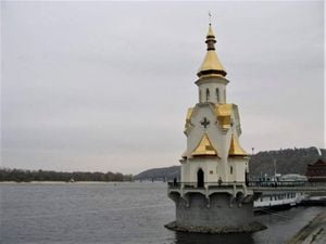 ドニエプル川畔の教会