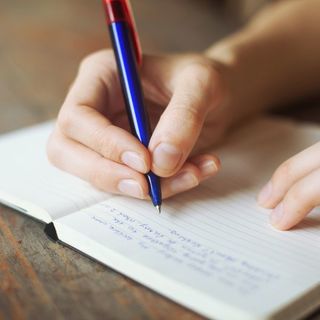 東大生あるある ベッド上が散らかって汚い 訳 机以外の場所も使って勉強時間確保 President Online プレジデントオンライン