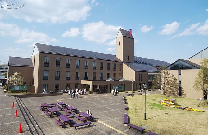 恵泉女学園大学キャンパス（写真＝CC-BY-SA-3.0,2.5,2.0,1.0／Wikimedia Commons）