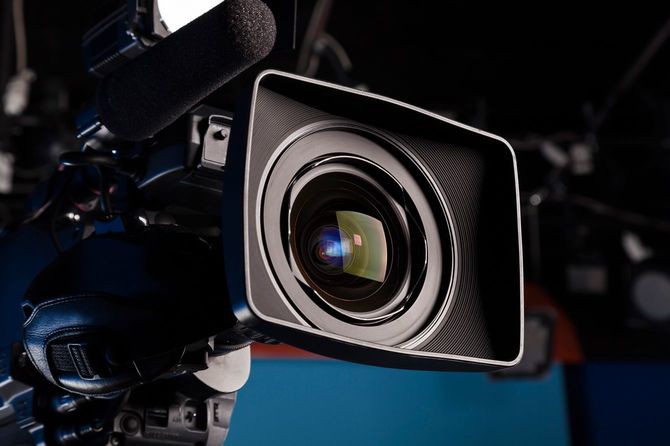 スタジオに設置されたテレビカメラ