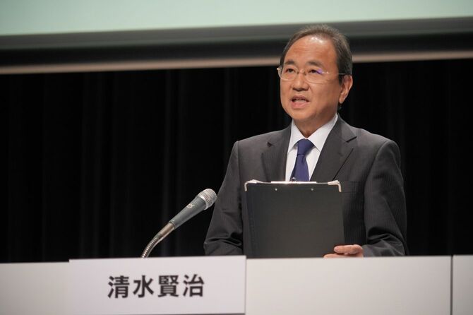 2025年3月31日の記者会見で登壇した清水賢治社長