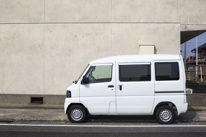 駐車している軽バン