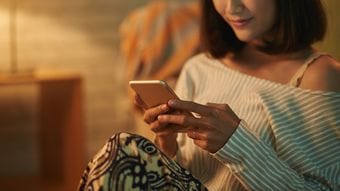 スベった会話の8割に共通する"主語"はこれ…スベらない話ができる言語化力が身につく寝る前3分のスマホ習慣