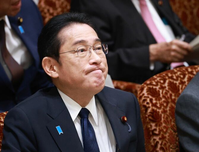 午後の参院予算委員会に臨む岸田文雄首相