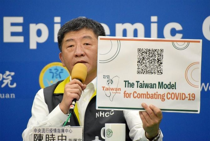 海外メディアとの記者会見で、世界保健機関（WHO）総会への参加を訴える台湾政府の新型コロナウイルス対策本部トップの陳時中・衛生福利部長＝2020年5月6日、台北市