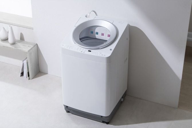 2023年に発売を開始した「OSH」シリーズの洗濯機。4連タンクによる洗剤自動投入モデル「TCW-80A01-W」は実勢価格6万9800円
