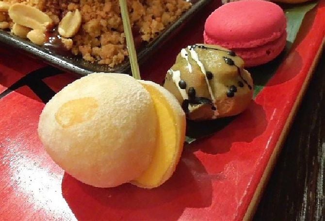 Nobu Londonのデザート盛り合わせに使われている餅アイス。