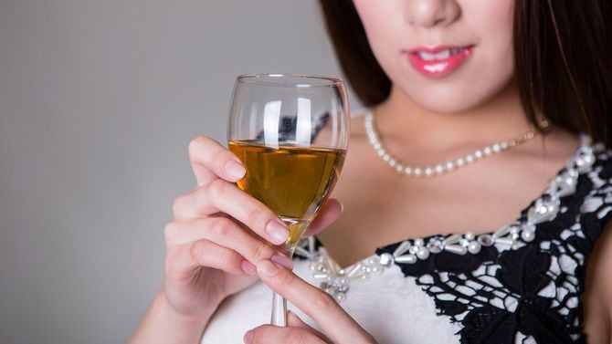 女性とお酒