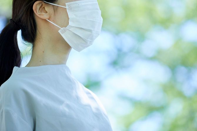 マスクを着用した女性