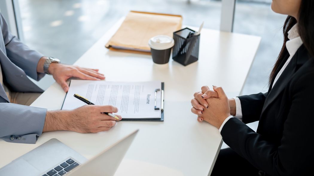 会議室からは出てこない本音がある…モジモジする部下の心の声を引き出す会社の｢部屋､机の形､座り方｣ ｢安心｣は言葉だけでなく､環境でも生まれる