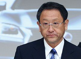 豊田章男社長&ストイコビッサインボール 08983226.jpg