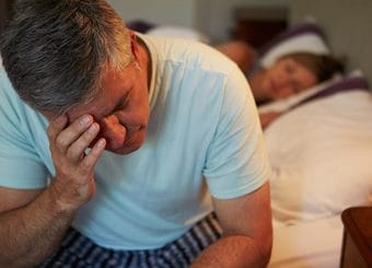 夜中に何度も目が覚めてしまうのはなぜか