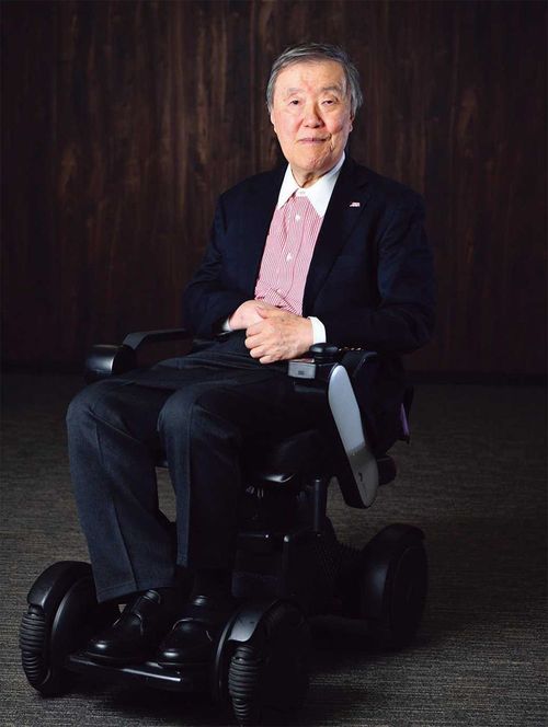 出口治明　Haruaki Deguchi 立命館アジア太平洋大学（APU）前学長。1948年生まれ。京都大学を卒業後、日本生命保険相互会社入社。ロンドン現地法人社長、国際業務部長などを経て2006年に退職。同年、ネットライフ企画（現ライフネット生命保険）を設立し、代表取締役社長。2018年よりAPU学長。『「捨てる」思考法』（毎日新聞出版）など著書多数。