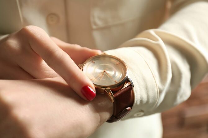 もともとは女性向けだけだった｣腕時計が男性も愛用するアクセサリーになった悲しい理由 戦争によって腕時計は男女兼用の製品となった | PRESIDENT  Online（プレジデントオンライン）