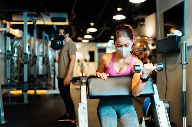 ジムでトレーニング