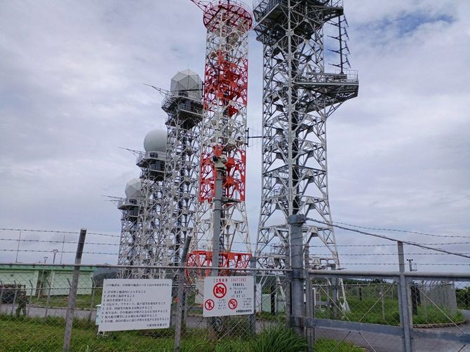 与那国の山頂に設置されている陸上自衛隊のレーダー