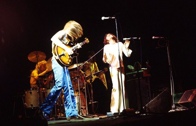 プログレッシブ・ロックを代表するバンドの一つ、イエスの70年代のライブより。