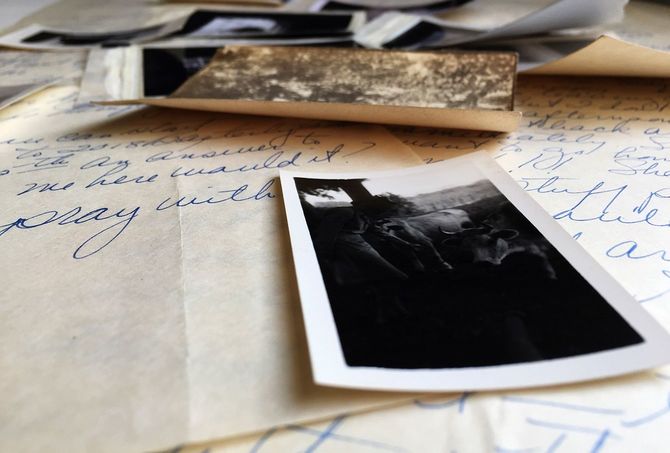 歴史の古い写真の手書き文字