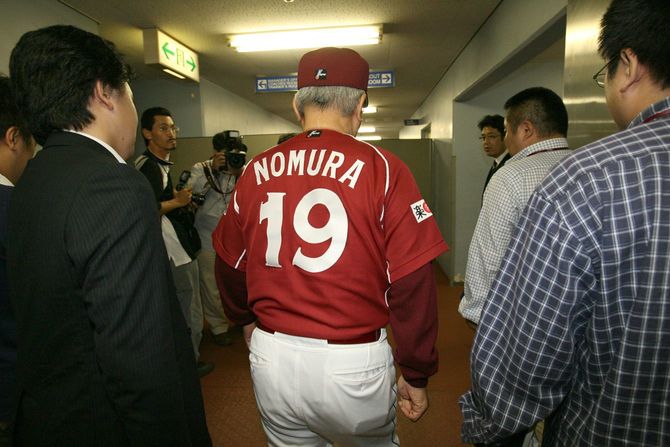 プロ野球・ロッテ―楽天/引き揚げる野村監督
