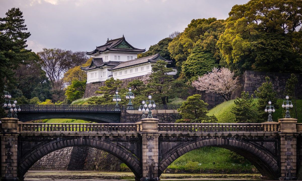 2015年4月11日　西衛門石橋を前面に見た東京の皇居の眺め