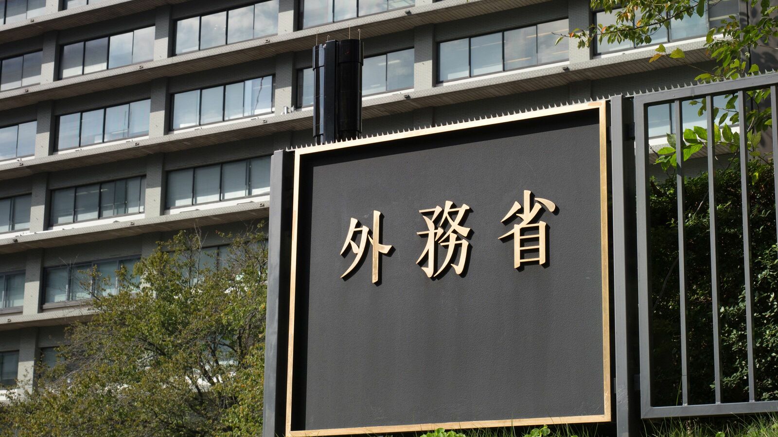 外務省のエリート官僚は｢中国のために働く｣と言った…中国に怒ることすらできない｢弱腰外交｣の根本原因 彼らの本音は｢危険と責任の回避｣