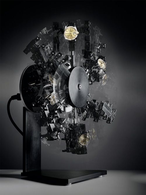 精度をはじめとする性能検査はロレックス独自の機器、手法で24時間以上かけて行う。