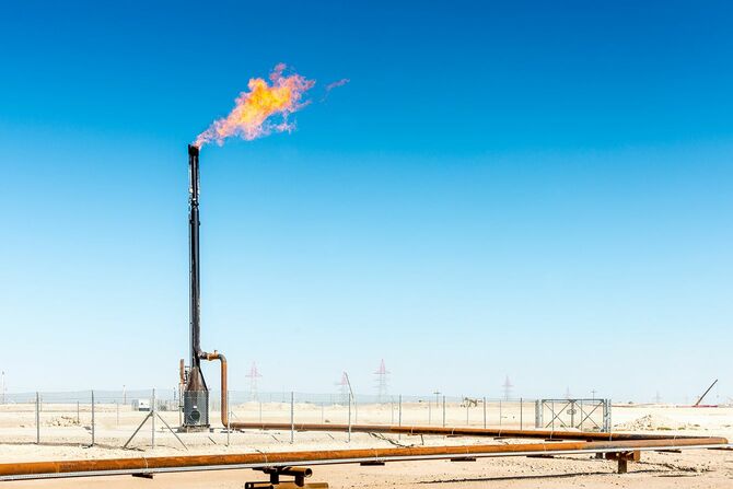 ガスを燃焼させるバーレーン油田産業