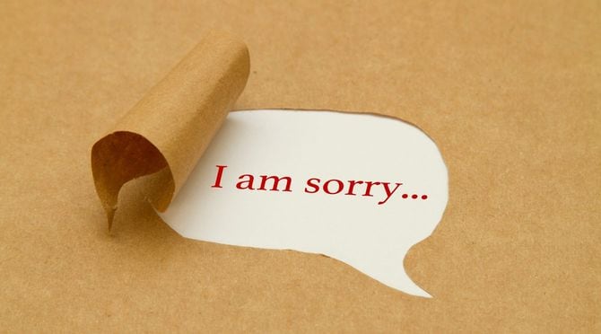 吹き出し型の紙をめくると、下には「I am sorry」の文字