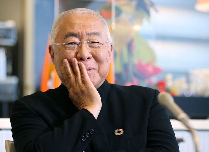 旭日小綬章の受章が決まり、記者会見する服部栄養専門学校校長の服部幸應さん=2020年10月29日、東京都渋谷区