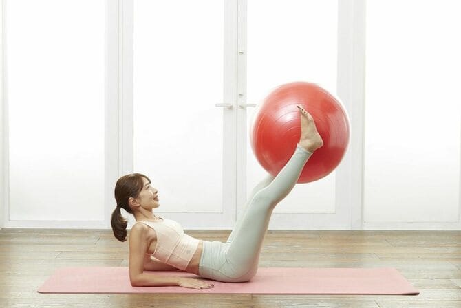 写真⑤ 出典=SAYAKA『バランスボール「美やせ」革命』(プレジデント社)