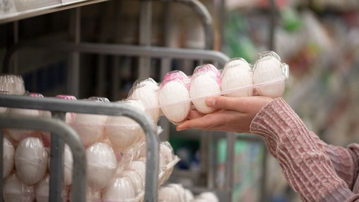 卵が高騰する「エッグショック」は序章に過ぎない…日本人を直撃する物価高の「本当の原因」