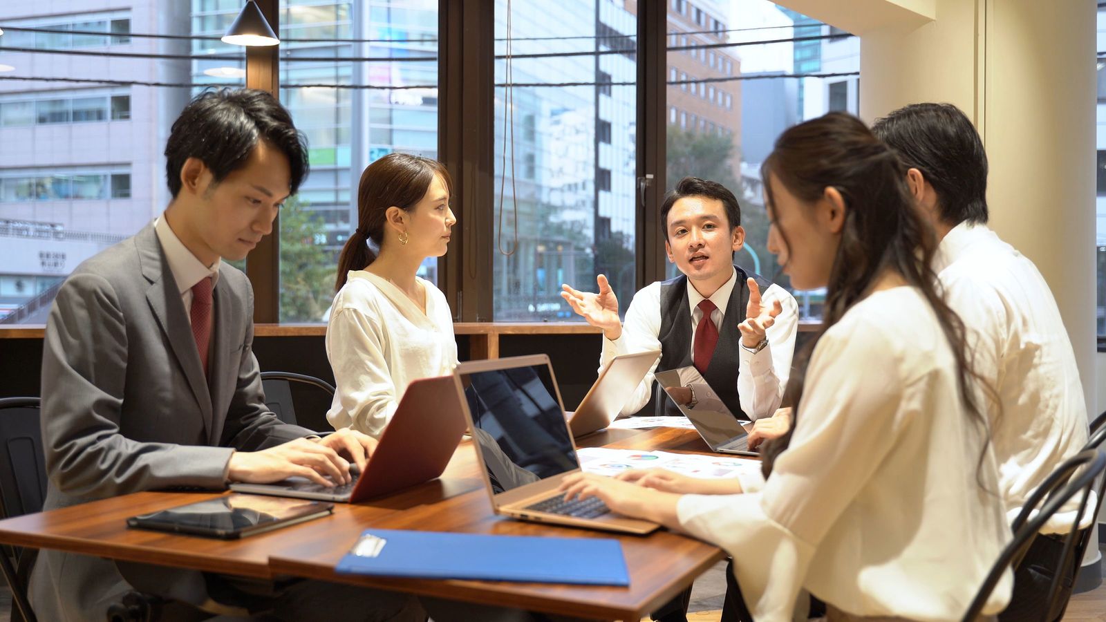 二流の人ほど 次回の打ち合わせの候補日をお知らせください と聞く 相手をイライラさせるダメな気遣い President Online プレジデントオンライン