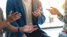 魔法にかかったように相手がべらべらしゃべり出す…雑談の達人が会話中に見ている相手の"身体の部位"