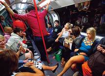 「夜遊び経済」でインバウンド消費拡大か