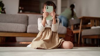 ｢スマホを使いすぎる子｣は全教科で学力が急落する…東北大教授が警告する｢脳へのダメージが始まる使用時間｣