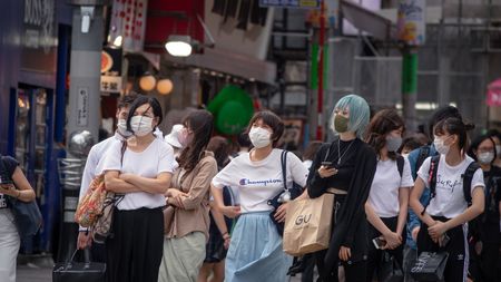 他人の目が気になるから そのためだけに 外を歩くときにマスクをする という日本人のイヤな空気 コロナ騒動が終わらない原因は 醜い差別感情 にある President Online プレジデントオンライン