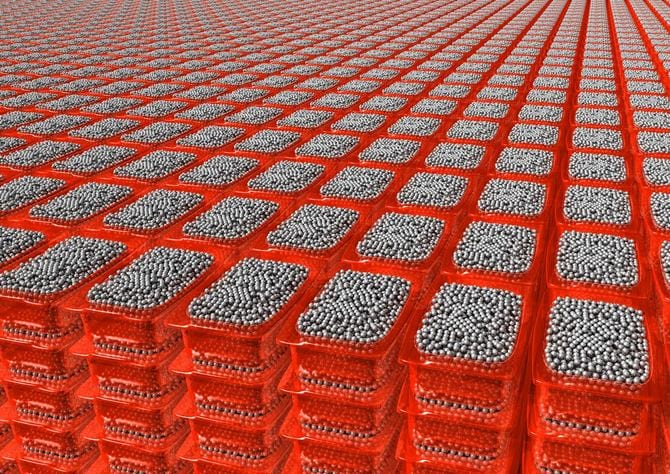 パチンコ玉が詰まったケースが並ぶ光景