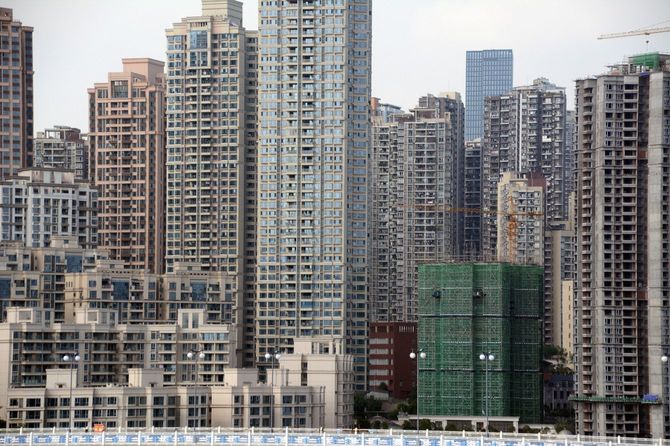 中国重慶市江北区のマンション群