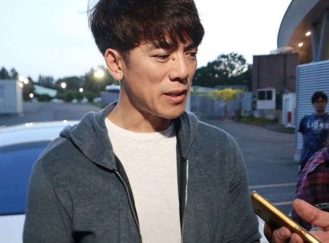 プロ野球/取材に応じる松井監督