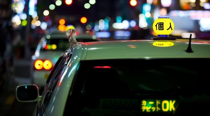 夜、東京のタクシー