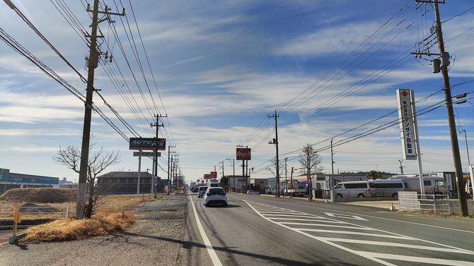 国道沿いに展開されたロードサイド店舗群