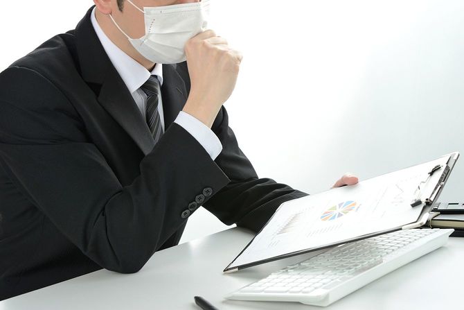 体調の悪いビジネスパーソン