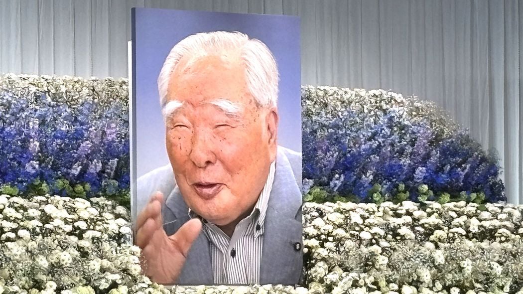 あの川勝知事も｢彼｣には逆らえなかった…5億円をポンと出した｢浜松のドン｣スズキ鈴木修氏と県の歪んだ関係 スズキのお膝元､浜松市に球場建設を切望したワケ