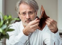 想定外の出費"耐える家計、ツブれる家計"