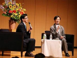 明治大学における、坂東玉三郎と齋藤孝教授の対談